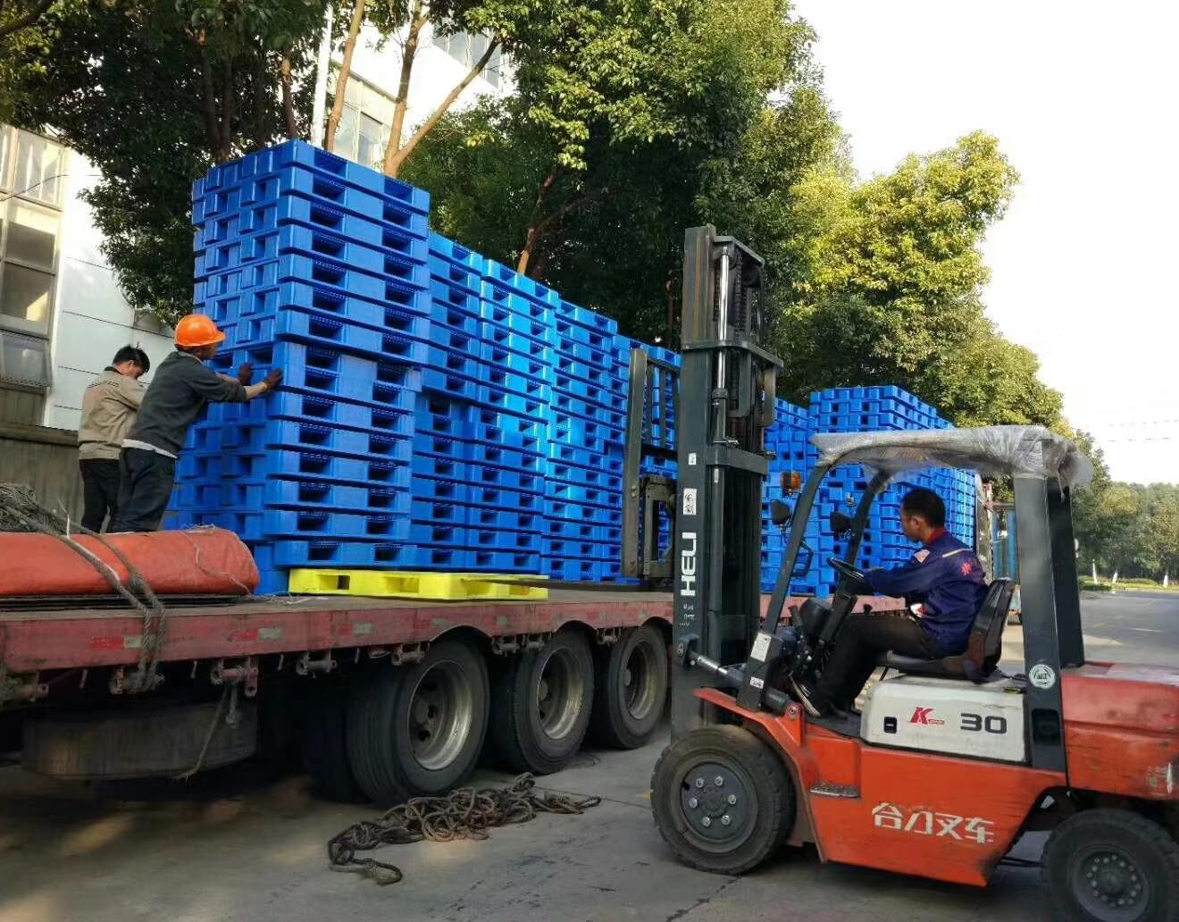 塑料托盤常用材質(zhì)有哪些？性能方面有何異同？