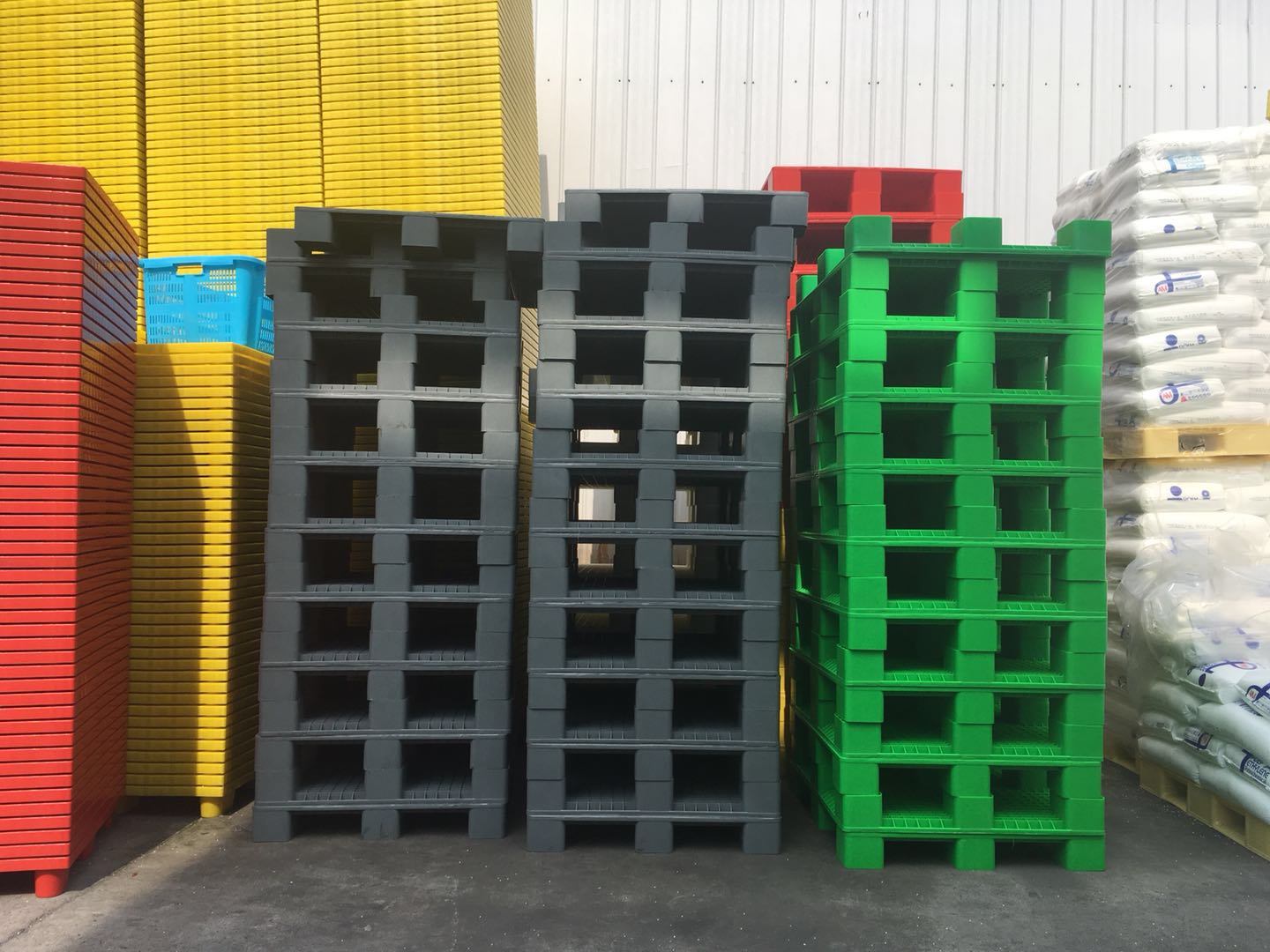 多彩的塑料托盤兄弟們，這些照片很靚！